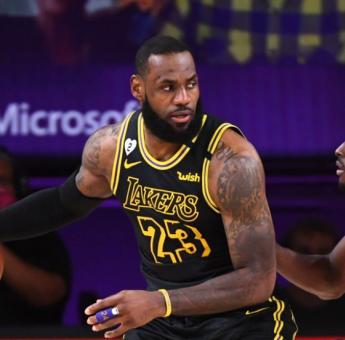 海星直播- 08月23日ufc格斗之夜上海站张名扬vs沃克直播 