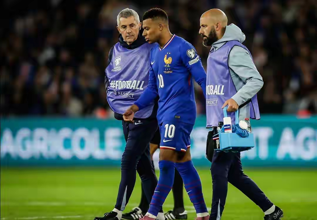 里程碑夜！门兴格拉德巴赫手感冰凉，荷甲转会期刷纪录，球迷炸锅，年轻球员得到机会的简单介绍