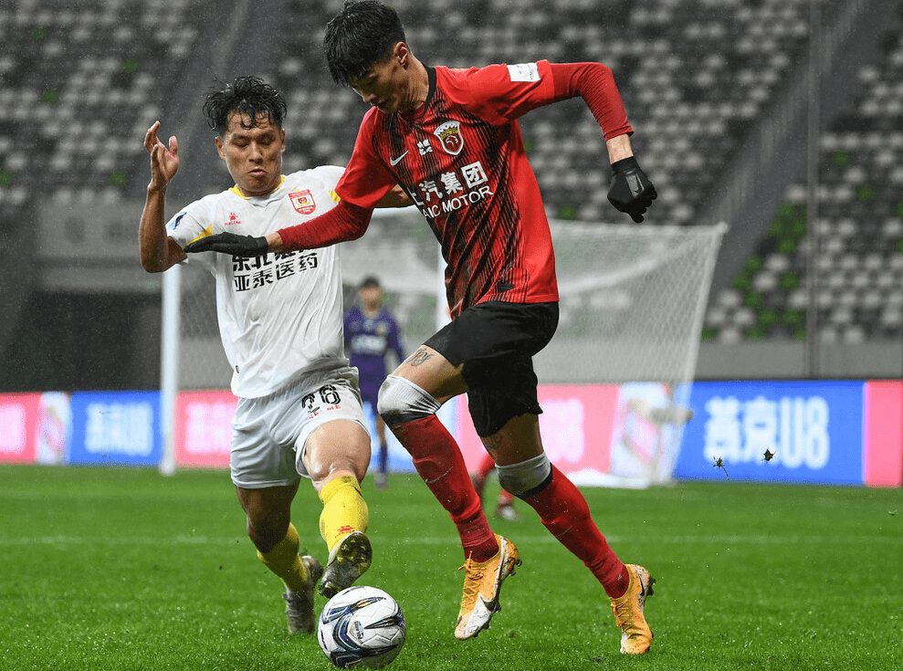 包含新疆广汇训练开放日；今晨造点机会引欢呼；亚冠在即；心理建设被强调的词条